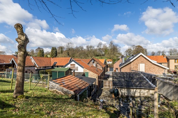 Foto - Te koop: Deze authentieke, landelijk gelegen woonboerderij uit 1900 biedt volop mogelijkheden om geheel naar eigen smaak te moderniseren